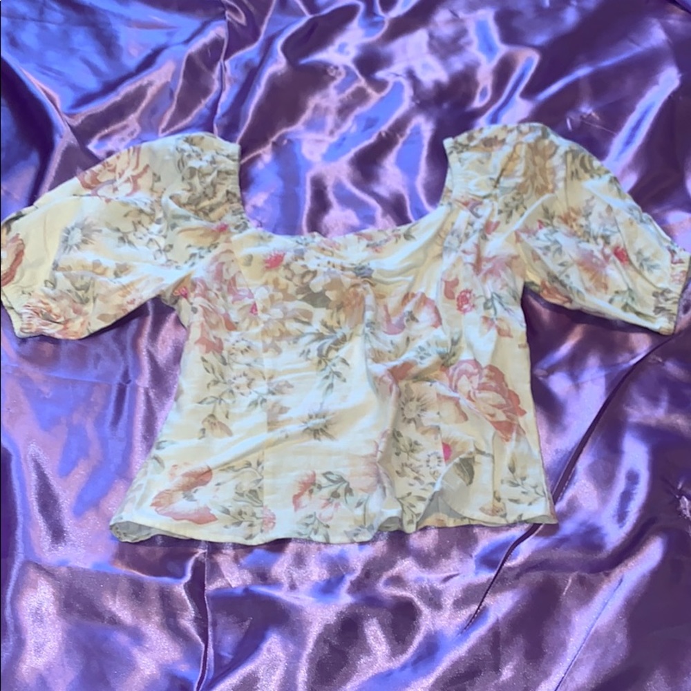 Floral puffy sleeve blouse